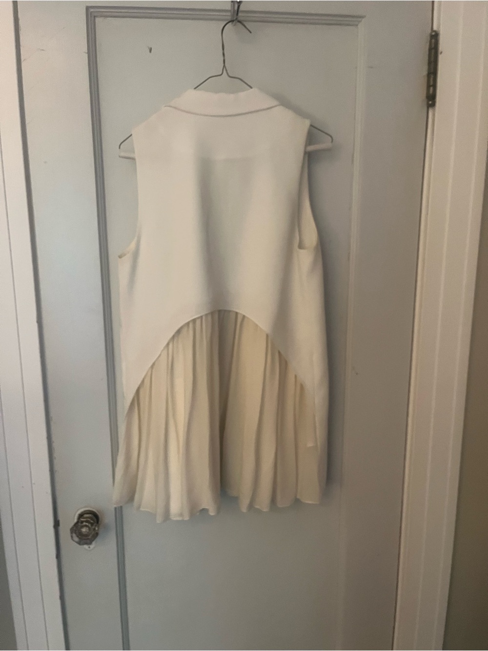 Elizabeth and James Tailored Sleeveless Longline Vest in White - Picture 3 of 3